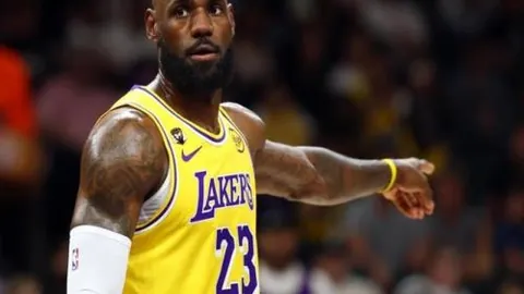 基米希精准角球助攻，金玟哉头球制胜——德甲赛场亮点瞬间